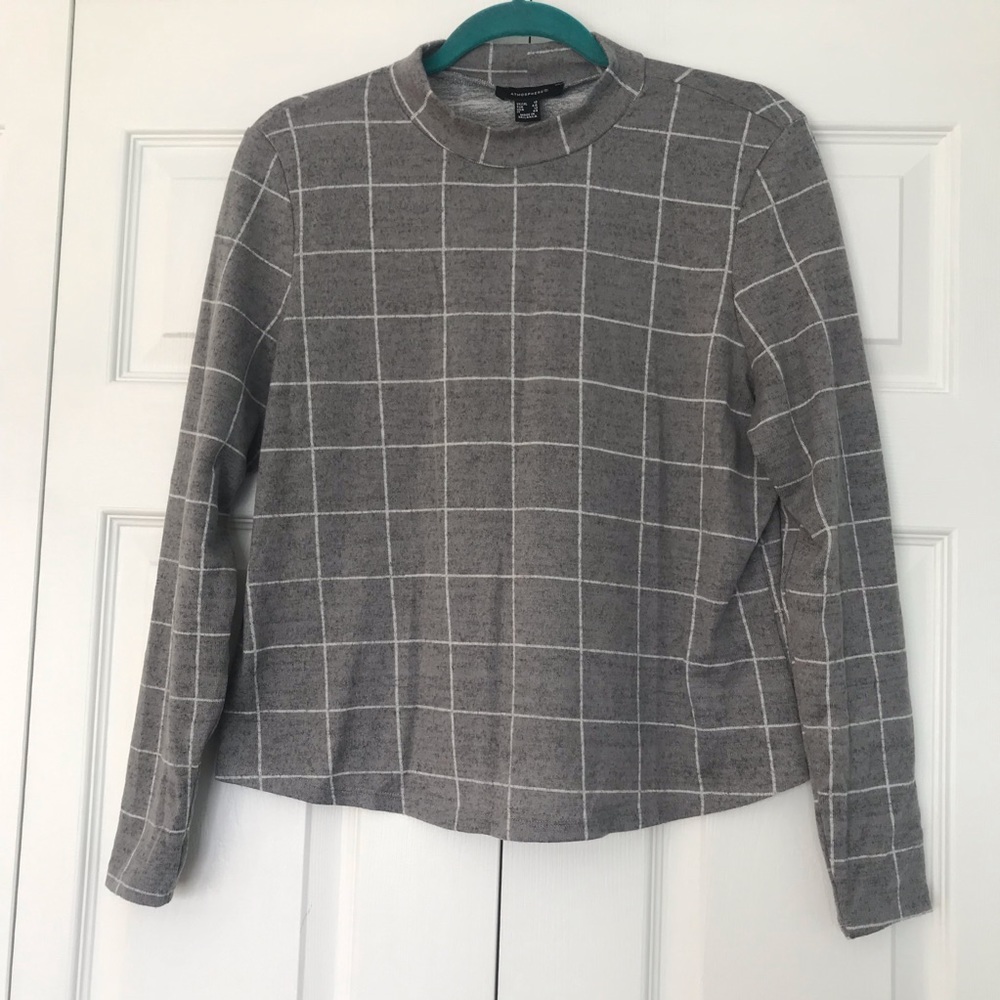 ❗️SOLD❗️Grey and white mock neck sweater